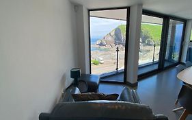4 The View Apartments Ilfracombe - Seafront, Parking, Lift, Ev